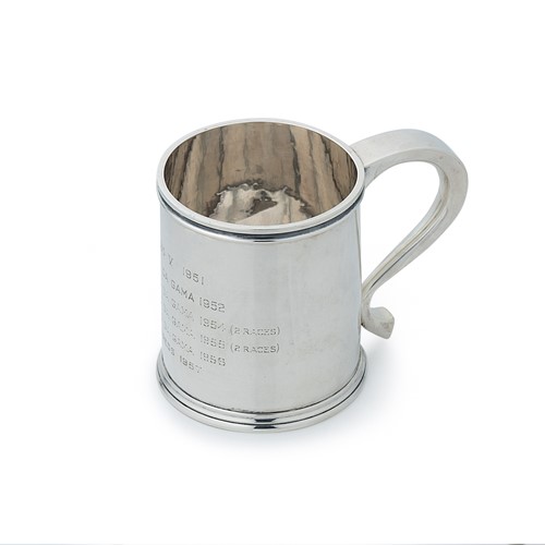 Lot 353 - A George V silver beer mug
