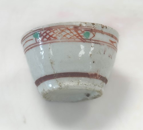 Lot 1 - A Group of six Zangzhou "Swatow", Annamese and Sawankholok blue and white and polychrome jars and two bowls,16th -18th century