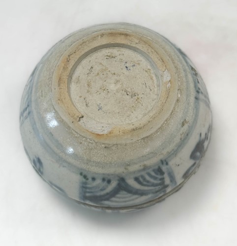 Lot 1 - A Group of six Zangzhou "Swatow", Annamese and Sawankholok blue and white and polychrome jars and two bowls,16th -18th century