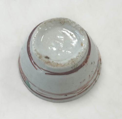 Lot 1 - A Group of six Zangzhou "Swatow", Annamese and Sawankholok blue and white and polychrome jars and two bowls,16th -18th century
