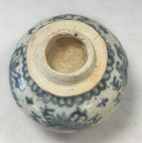 Lot 1 - A Group of six Zangzhou "Swatow", Annamese and Sawankholok blue and white and polychrome jars and two bowls,16th -18th century