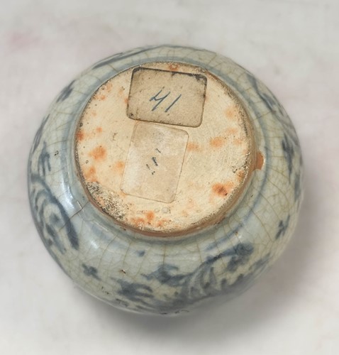 Lot 1 - A Group of six Zangzhou "Swatow", Annamese and Sawankholok blue and white and polychrome jars and two bowls,16th -18th century