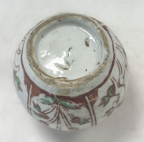 Lot 1 - A Group of six Zangzhou "Swatow", Annamese and Sawankholok blue and white and polychrome jars and two bowls,16th -18th century