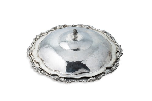 Lot 273 - A Peruvian metalwares silver covered vegetable dish