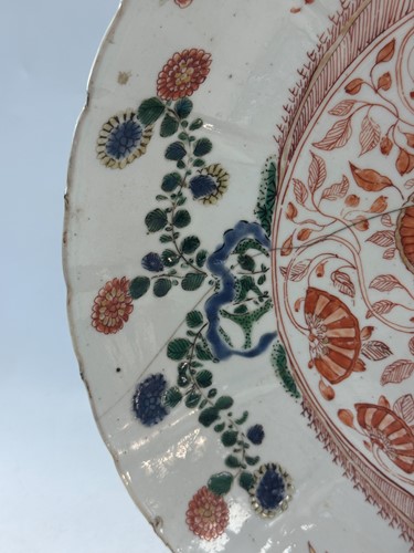 Lot 7 - A Chinese Imari shallow bowl, Kangxi Emperor