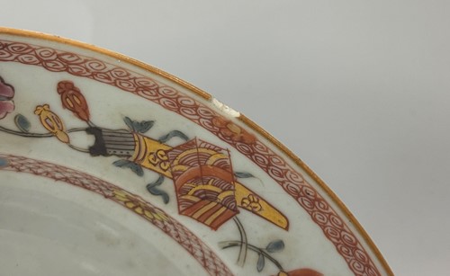 Lot 7 - A Chinese Imari shallow bowl, Kangxi Emperor