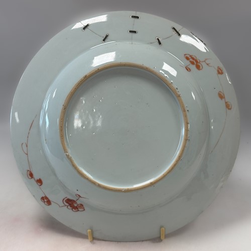Lot 7 - A Chinese Imari shallow bowl, Kangxi Emperor