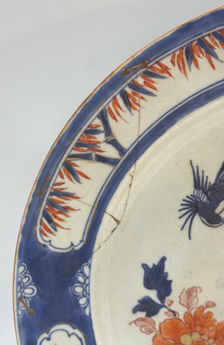 Lot 7 - A Chinese Imari shallow bowl, Kangxi Emperor