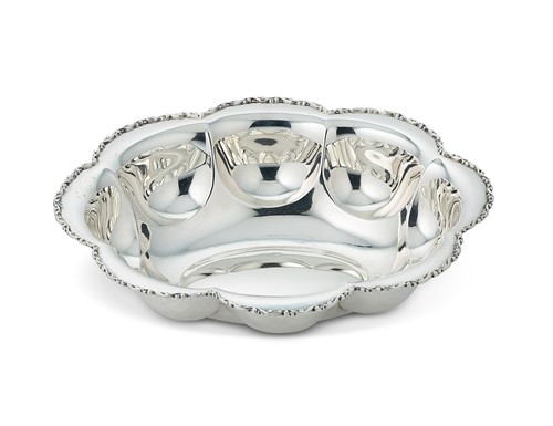 Lot 354 - A George V silver jelly mould