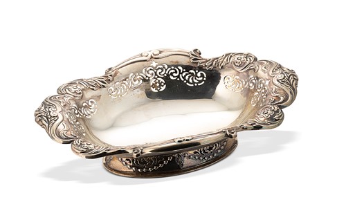 Lot 333 - An Edward VII silver fruit bowl