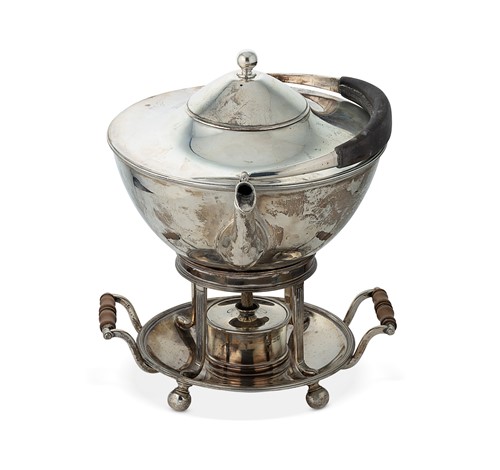Lot 338 - An Edward VII silver tea kettle and stand