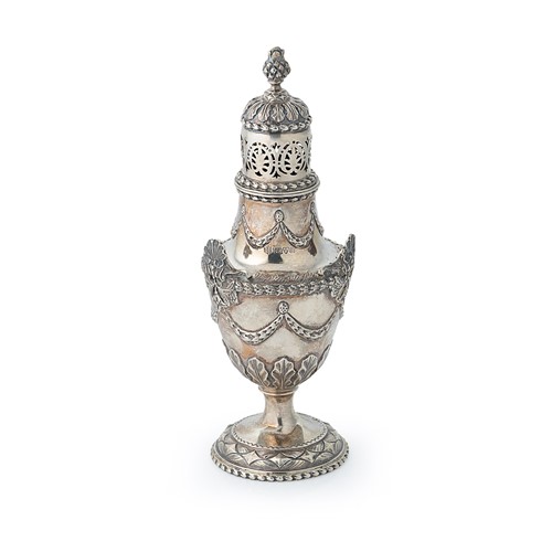 Lot 377 - Chester - An Edward VII silver caster