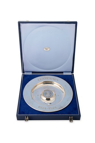 Lot 368 - An Elizabeth II celebratory 'Armada' style dish, mark of A.E.Jones