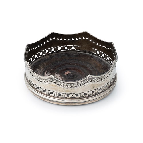 Lot 300 - A George III 18th century silver coaster, mark of Robert Hennell I
