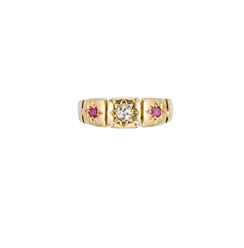 Lot 72 - An Edwardian diamond and ruby ring