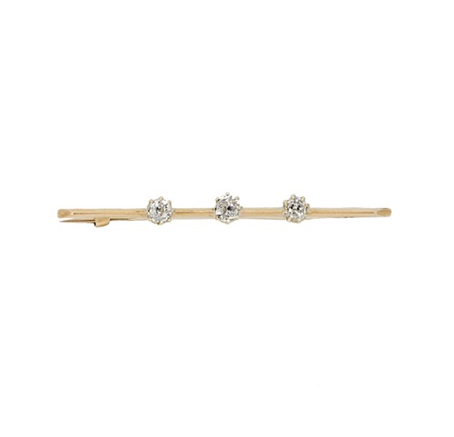 Lot 79 - A diamond bar brooch