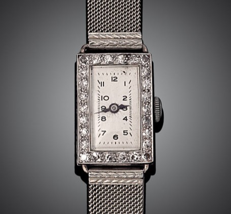 Lot 177 - Unsigned - An early 20th century diamond set cocktail wristwatch
