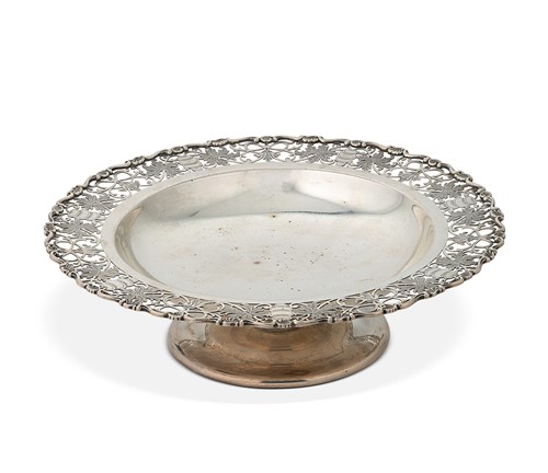 Lot 355 - A George V silver standing dish