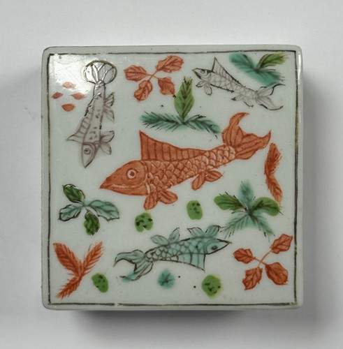 Lot 38 - Two small ceramic boxes with lids
