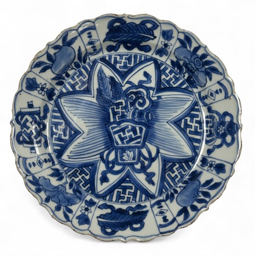 Lot 3 - A Chinese blue and white Kraak porcelain small plate, late Ming dynasty, circa 1630