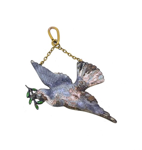 Lot 5 - An enamelled dove of peace pendant