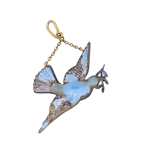 Lot 5 - An enamelled dove of peace pendant