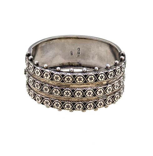 Lot 3 - A late Victorian silver cuff bangle