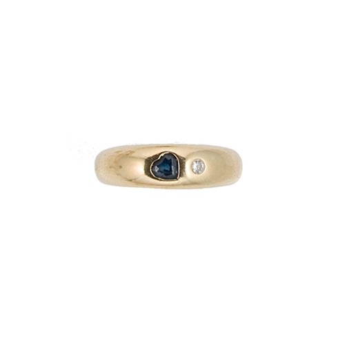 Lot 67 - A sapphire and diamond ring