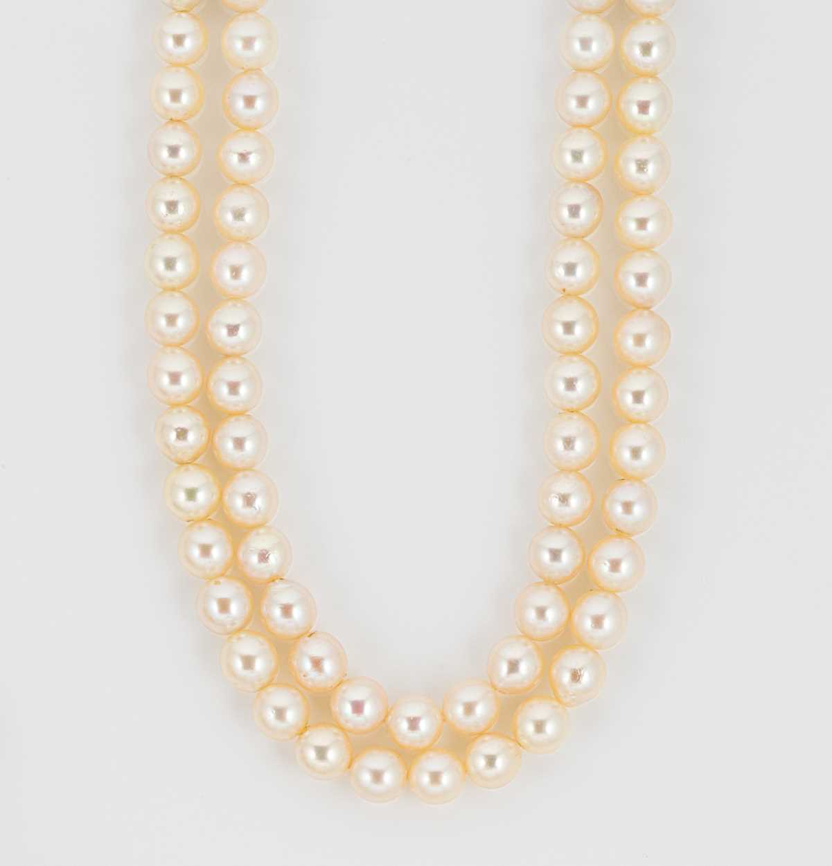 Lot 12 - A double row cultured pearl necklace