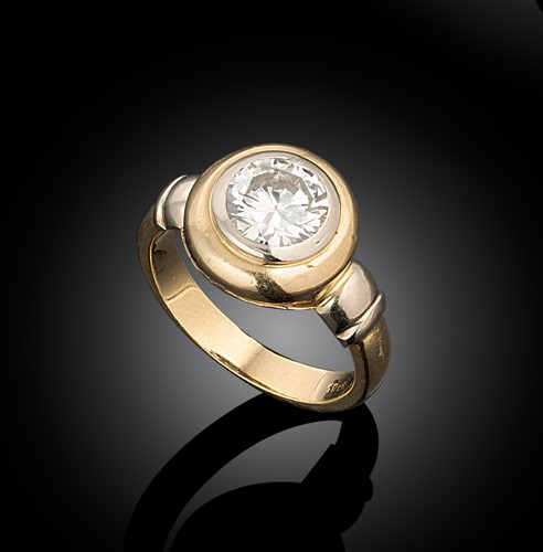 Lot 137 - A single stone round brilliant cut diamond ring