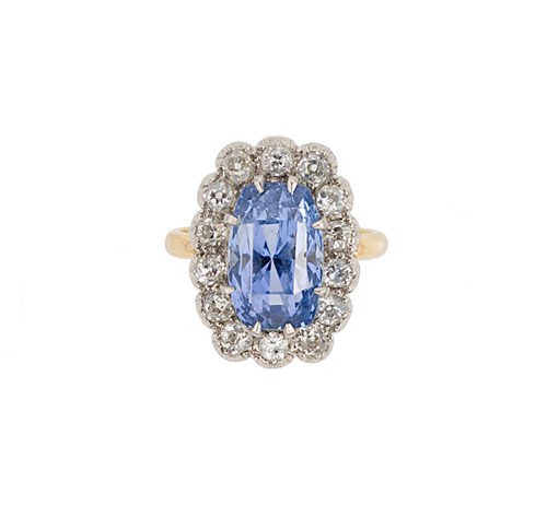 Lot 114 - A sapphire and diamond cluster ring