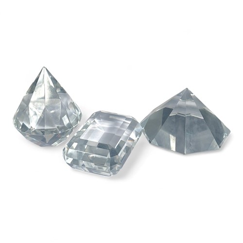 Lot 26 - A group of three Tiffany glass models of diamonds