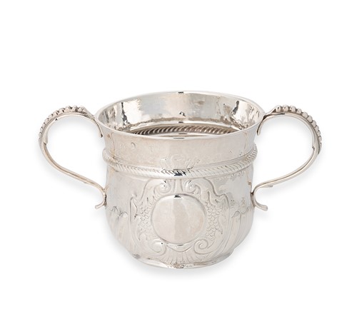 Lot 295 - A Queen Anne Britannia silver porringer