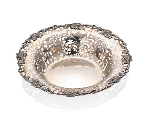 Lot 388 - An Irish silver pierced bowl