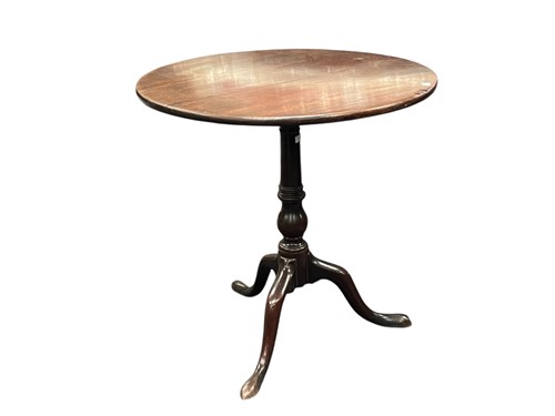 Lot 422 - A George III mahogany tilt top wine table 70 x...