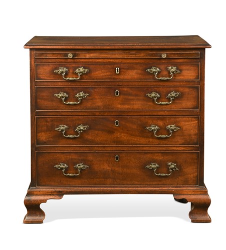 Lot 412 - A George III mahogany bachelor's chest with brushing slide