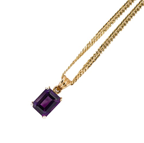 Lot 107 - A single stone amethyst pendant and chain