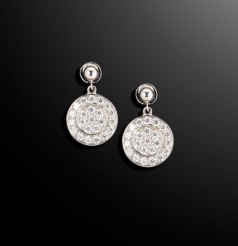 Lot 124 - A pair of diamond ear pendants