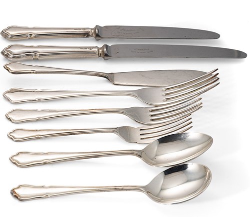 Lot 381 - An Elizabeth II part canteen of silver flatware
