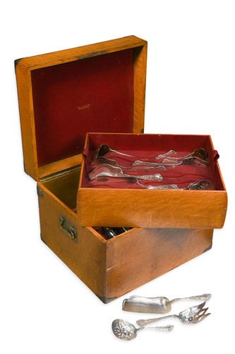Lot 291 - An extensive American silver 'Old Baronial' pattern flatware service