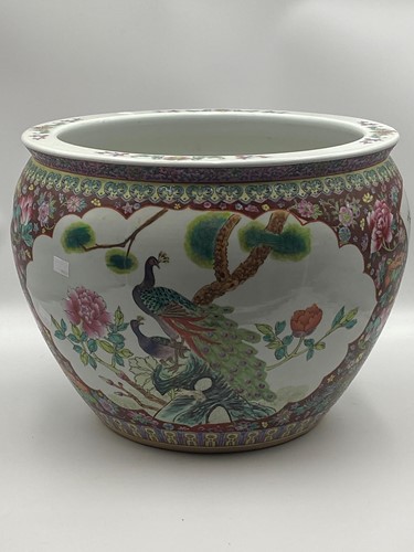 Lot 133 - A modern Chinese porcelain fish tank