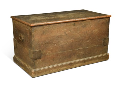 Lot 450 - A capacious elm lidded chest, circa 1800