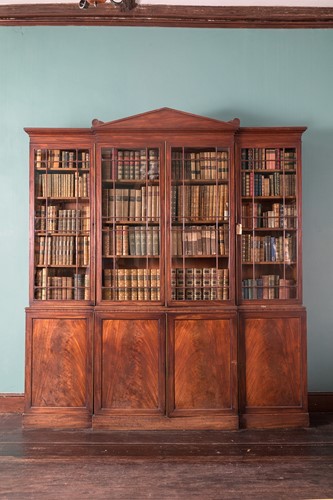 Lot 516 - A George III mahogany breakfront bookcase