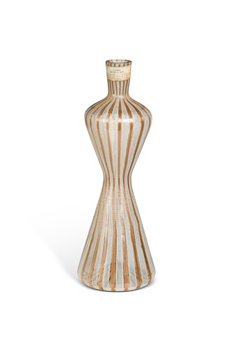 Lot 13 - Attributed to Fratelli Toso, Murano, a waisted glass bottle