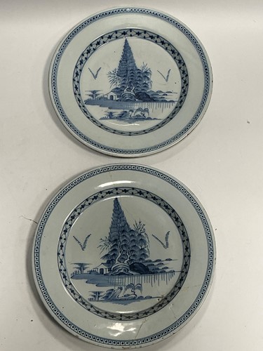 Lot 18 - A pair of blue and white Delft dishes, 18th...