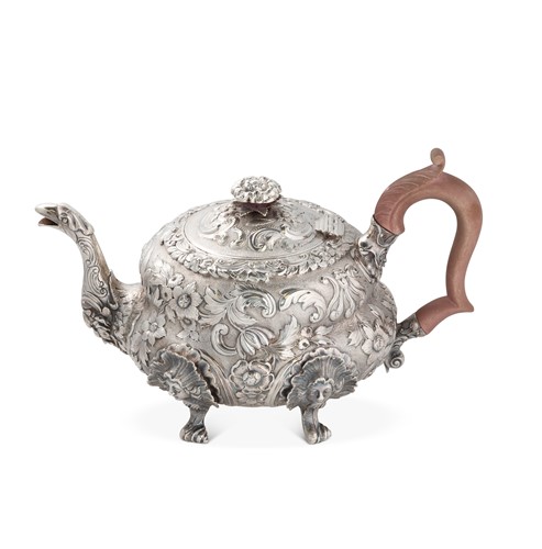 Lot 346 - An impressive William IV hallmarked silver teapot