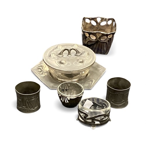 Lot 84 - A collection of mostly Continental Art Nouveau...
