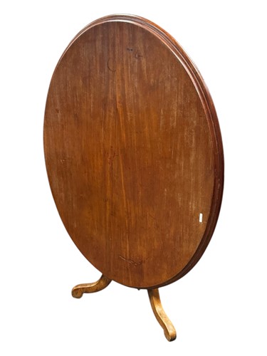Lot 650 - A Victorian oval mahogany breakfast table, on...