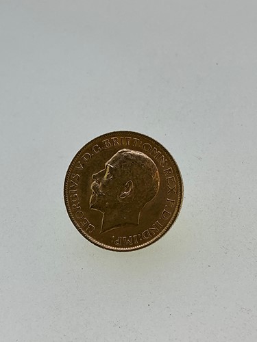 Lot 264 - A George V gold sovereign 1912, 7.9g, good lustre