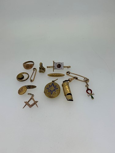Lot 268 - A whistle attached to a stock pin style brooch...